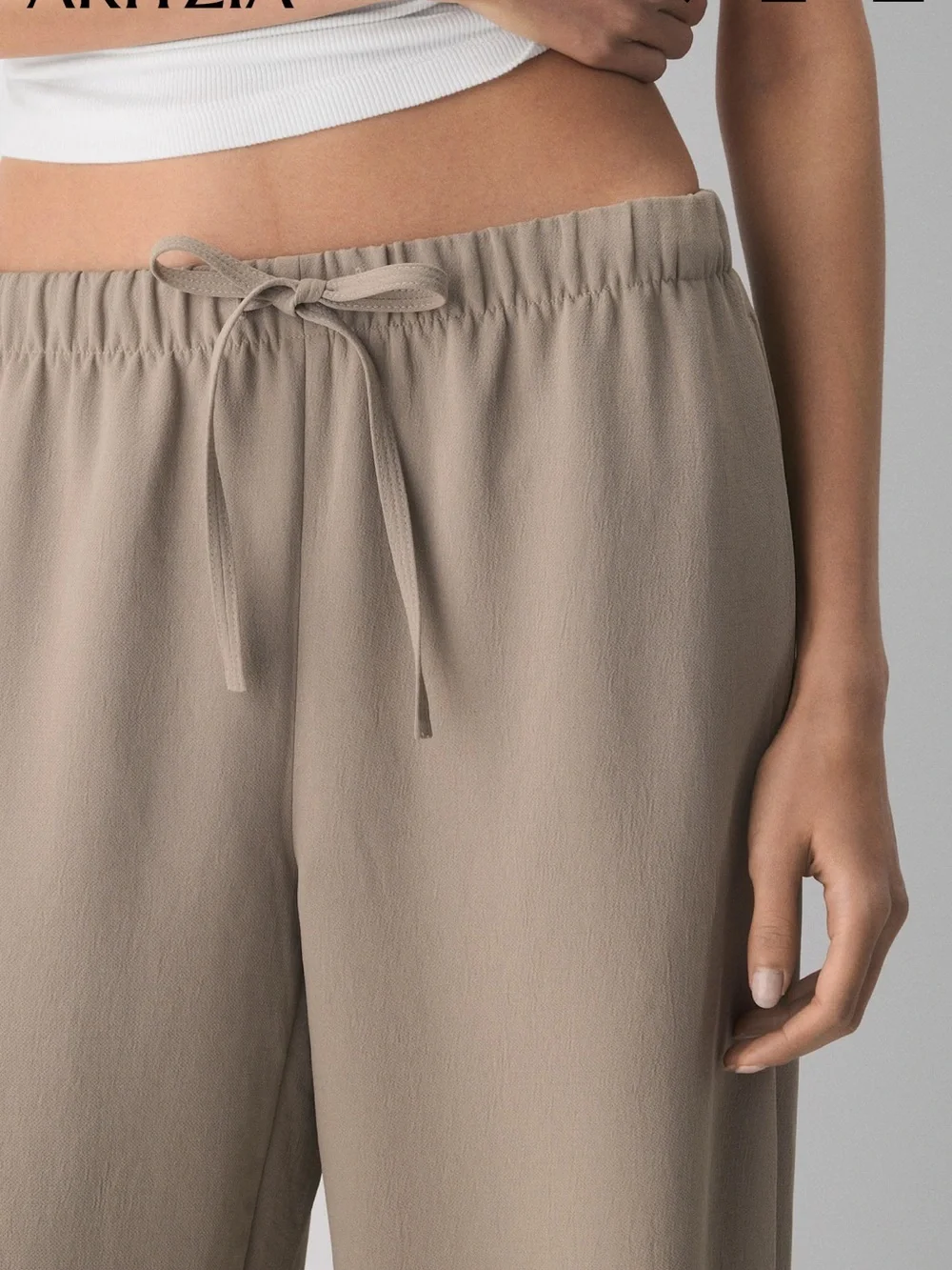 Aritzia The Lodge Pant Wide-Leg in Taupe- Medium SHORT